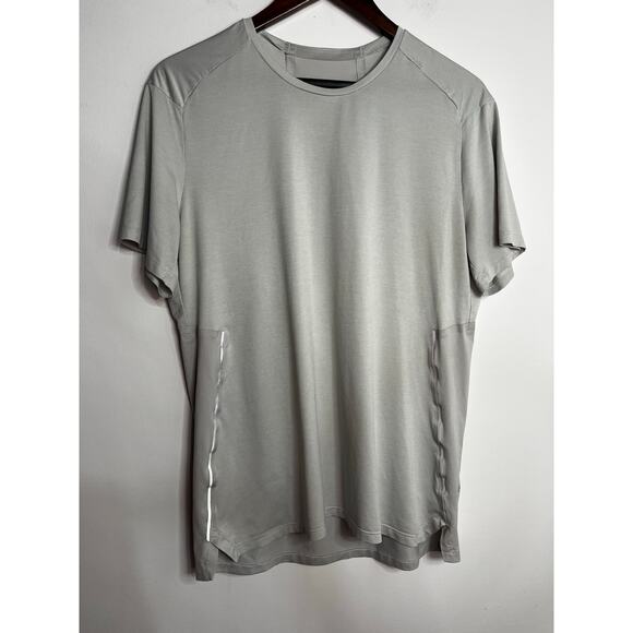 Mens Lululemon Performance T-shirt Size Large Light grey - Picture 1 of 6